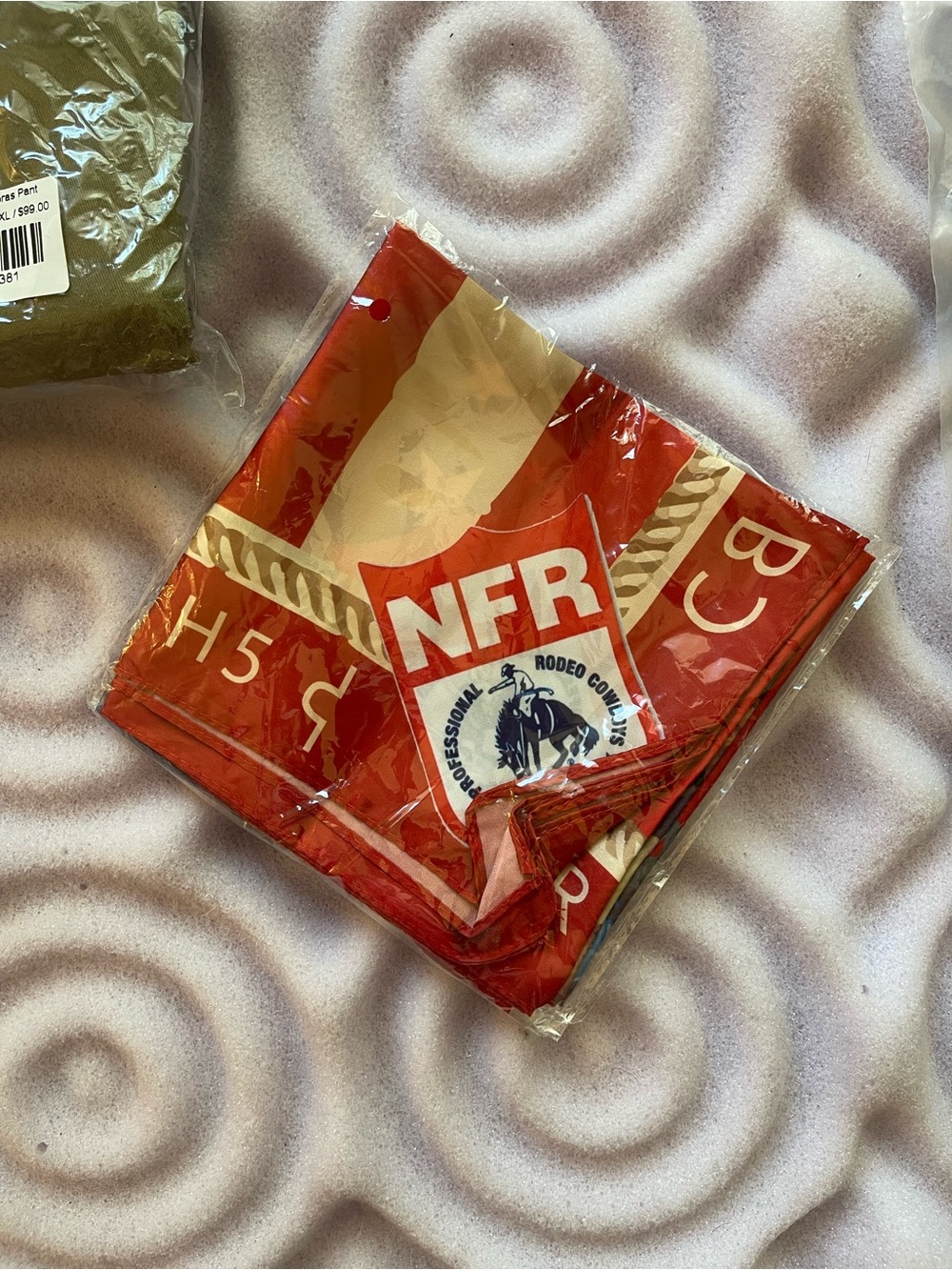 Rodeo Quincy NFR Lucky Horseshoe Wild Rag Red NWT